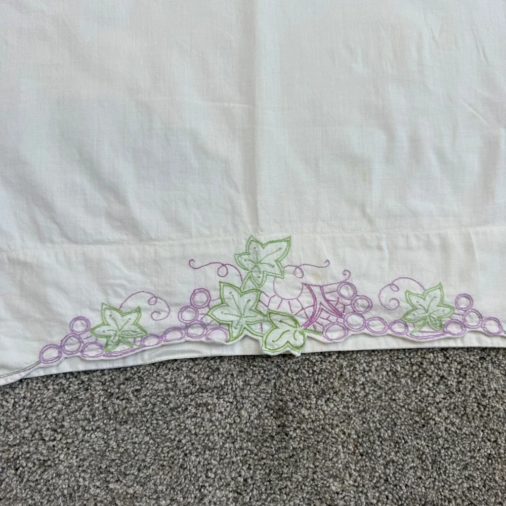 Vintage Hand Embroidered Pillowcase Set Kitten in Shoe Ivy Scalloped Edge White